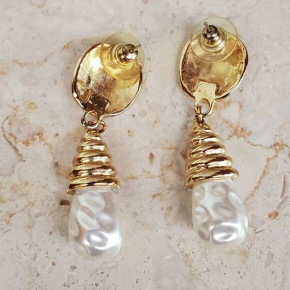 Etruscan Faux Baroque Pearl Drop Earrings - Picture 8 of 9